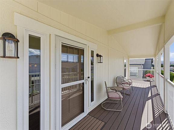3rd image of 1824 Heritage Drive