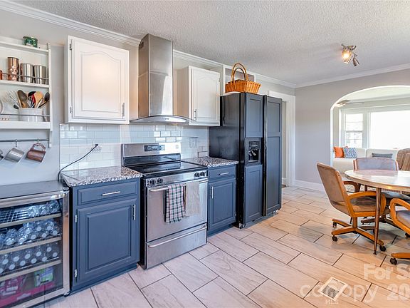 5th image of 1101 Oakwood Ave