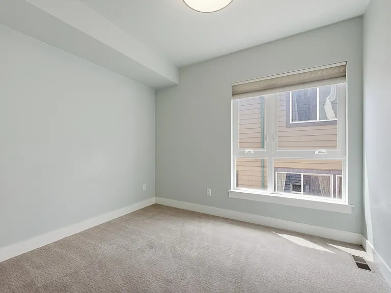 1927 N Hooker St — Photo 19