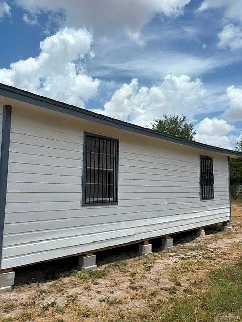 2 bed, 1.0 bath, 648 sqft, $1,000 — Photo 2
