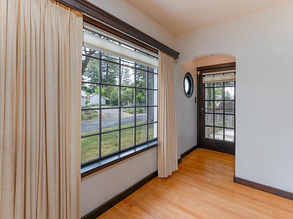 4th image of 204 N Barnes Street