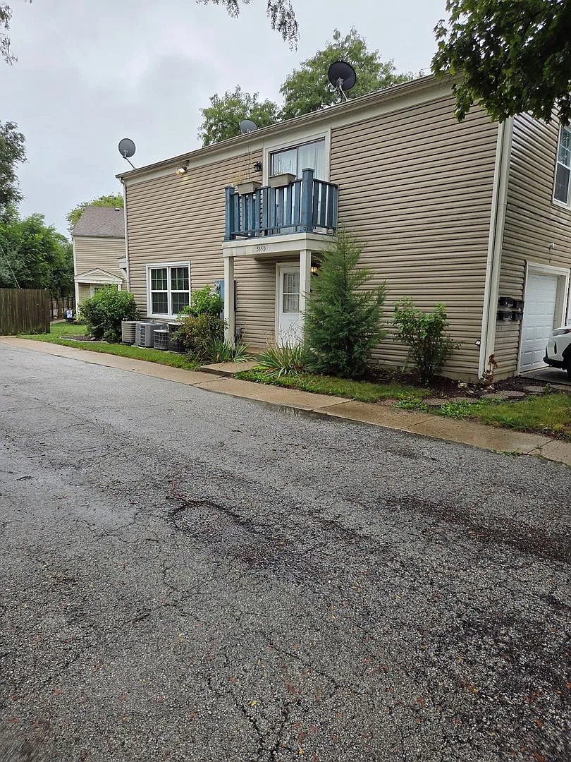2 bed, 882 sqft, $1,895 — Photo 1