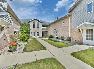 430 W Aspen Dr UNIT 11, Oak Creek, WI 53154
