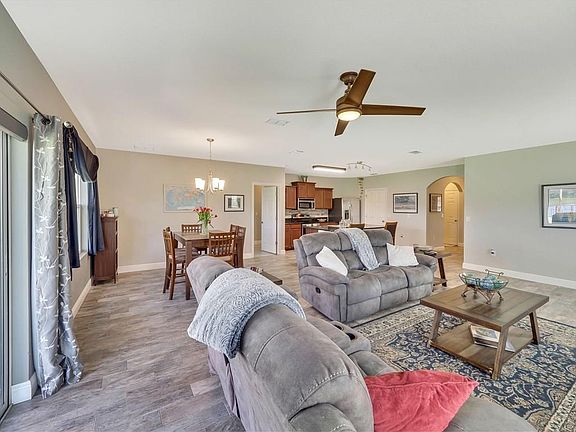 5th image of 351 Lexington Ct SW