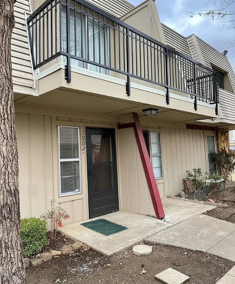 Spacious 2 Bed / 2 Bath Unit in Tulsa — Photo 1
