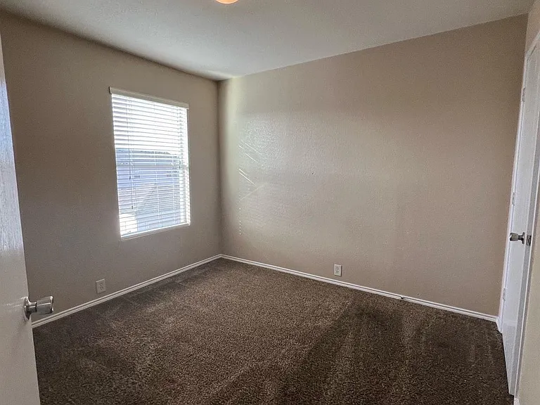 2620 Tilden Dr — Photo 17
