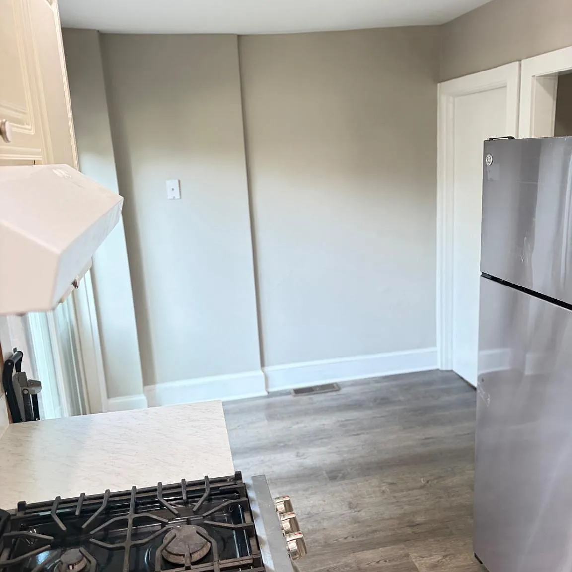 4 bed, 1.0 bath, 1352 sqft, $3,750 — Photo 3