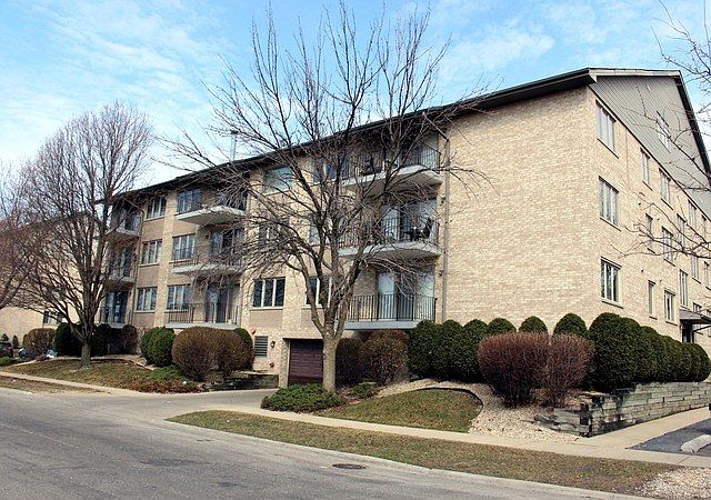 1st image of 4530 W 93rd St APT 3C