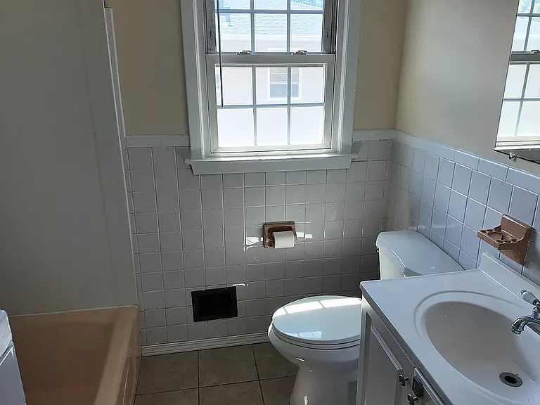 27 Manila Ave #2 — Photo 8