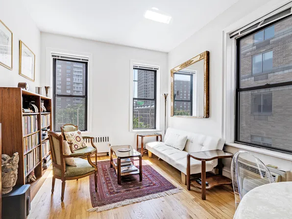 140 Claremont Avenue image 2 of 8