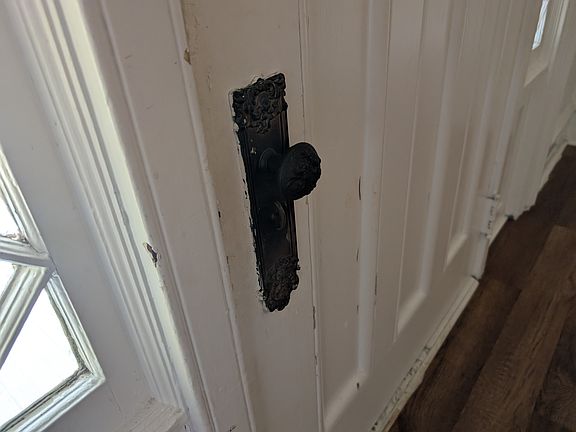 4th image of 1907 Pendleton St