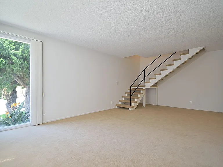 1902 Plant Ave — Photo 3
