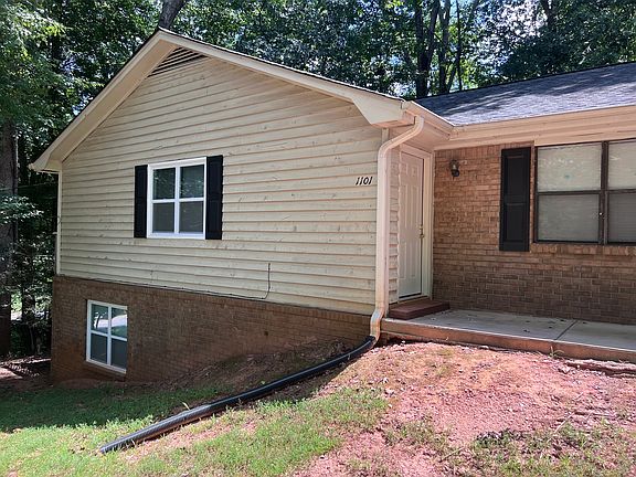 3rd image of 1101 Sweetwater Cir #1