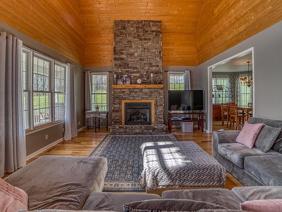 3rd image of 18665 Limestone Dr