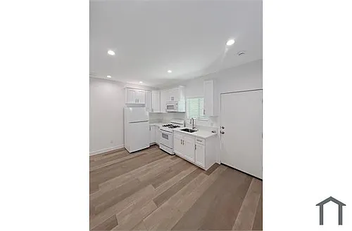 131 W 59th Pl Photo 1