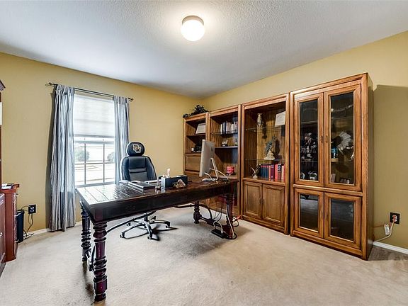 5th image of 4633 Mountain Oak St