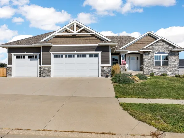 1416 Deerfield Dr, Fairfax, IA 52228