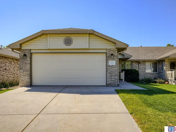 5715 Shadow Ln, Lincoln, NE 68516