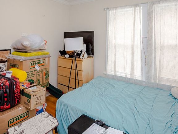 3rd image of 6301 N Francisco Ave #3A