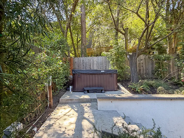 7352 Saroni Dr — Photo 18