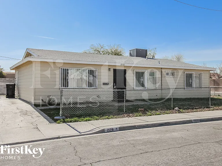 2128 Carver Ave — Photo 2