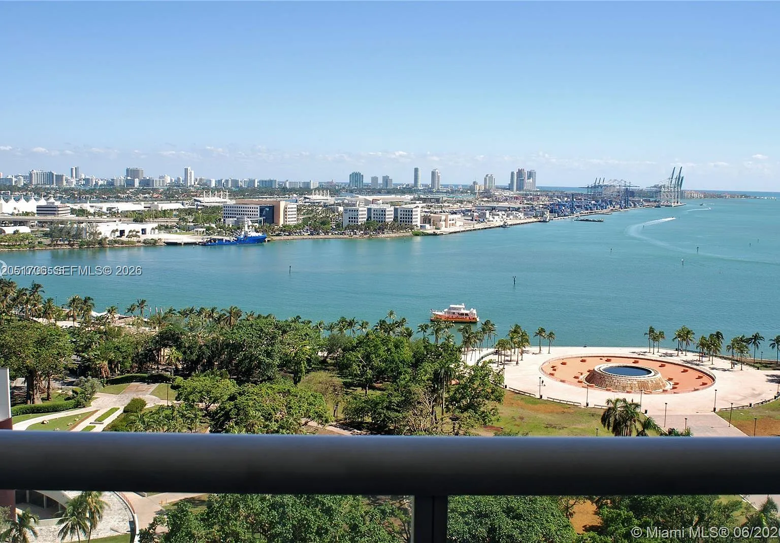50 Biscayne Condo — Photo 1
