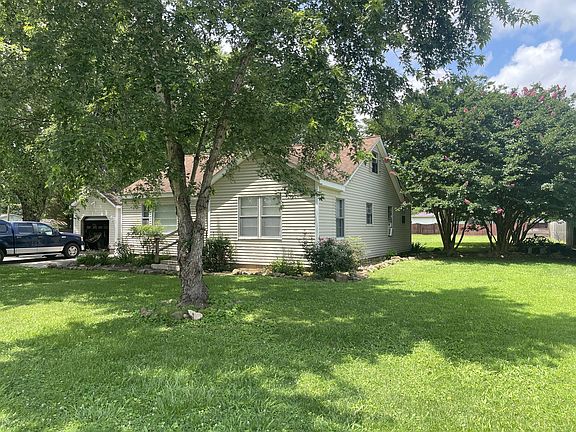 5th image of 1019 Dennis Ave
