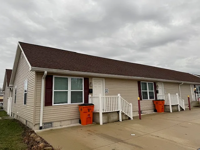 911 N Riverside Dr #5 — Photo 1