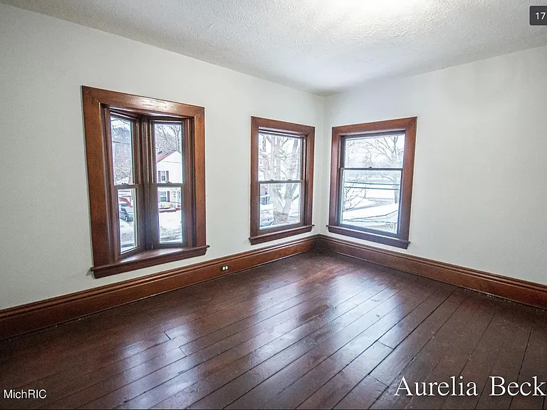 420 Lincoln Ave NW — Photo 16