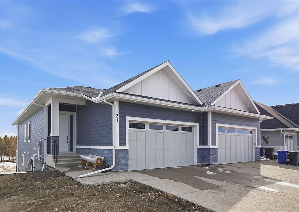 1st image of 31 N Saint Andrews Close