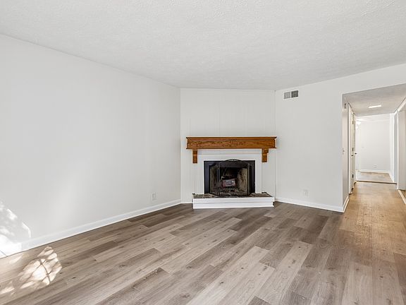 3rd image of 3245 Niagara Dr