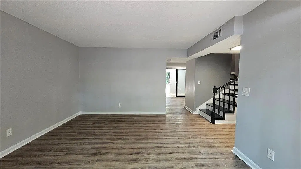 3 bed, 2.5 bath, 1152 sqft, $1,550 — Photo 3