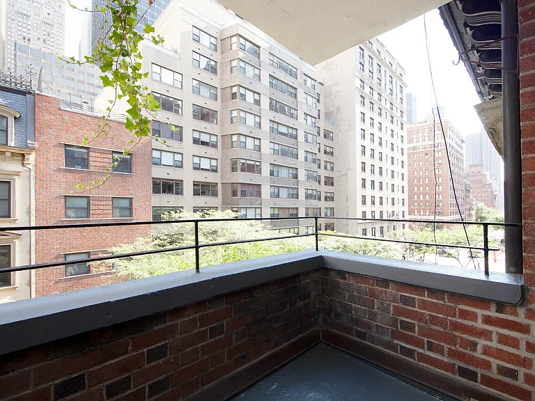 30 E 38th St #5D — Photo 1