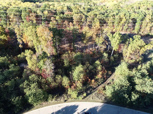 26 Grand Summit Dr, Fenton, MI 48430