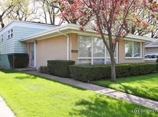 10047 Lavergne Ave, Skokie, IL 60077