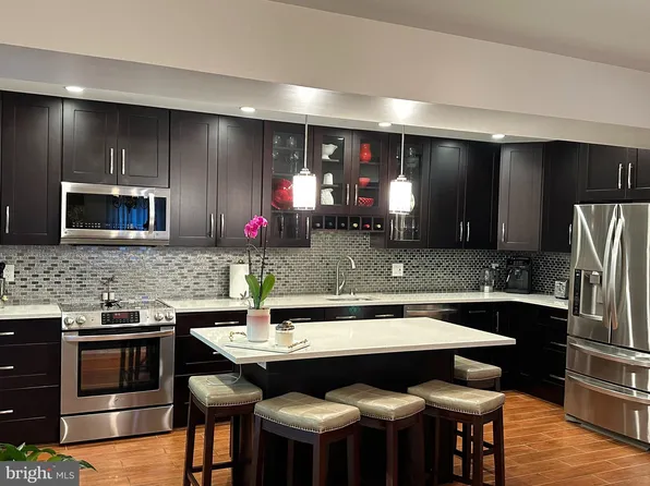 610 Valley Stream Cir, Langhorne, PA 19053