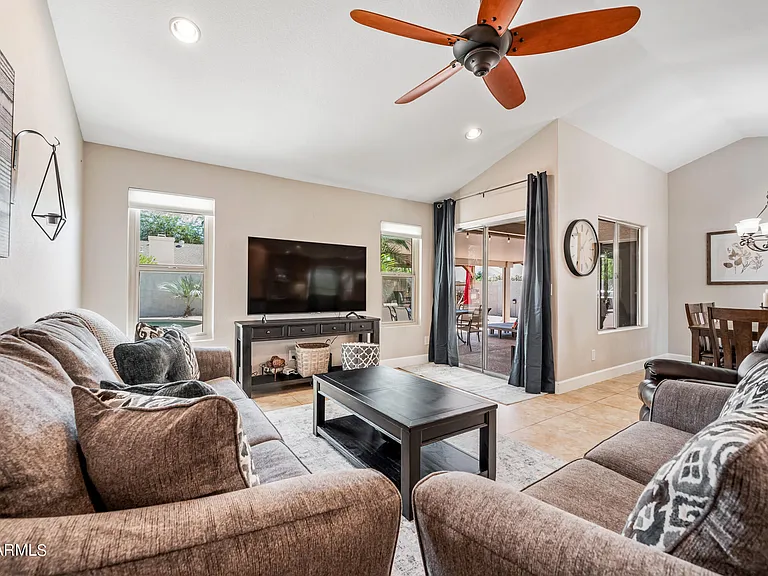 3659 W Elgin St — Photo 9
