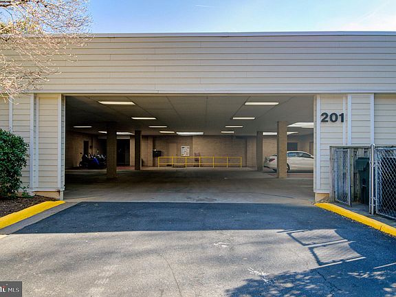 2nd image of 201 Yoakum Pkwy APT 52