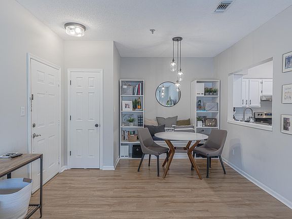 3rd image of 230 College Pl APT 225