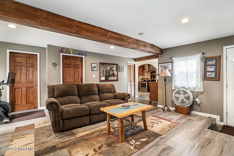 3rd image of 1506 Roselawn Avenue