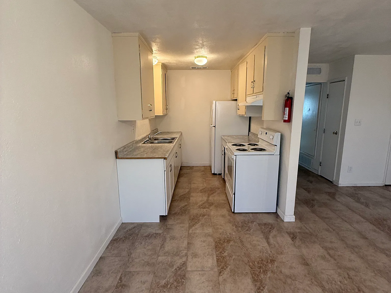 2 bed, 890 sqft, $1,650 — Photo 1