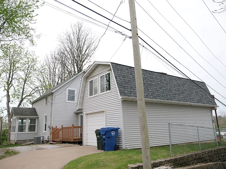 2310 Fulton Ave — Photo 2