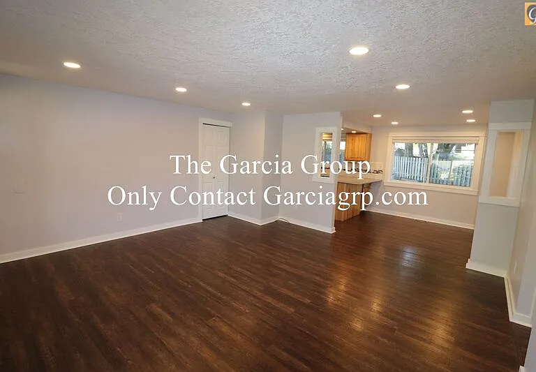 1102 NE Kathryn St — Photo 11