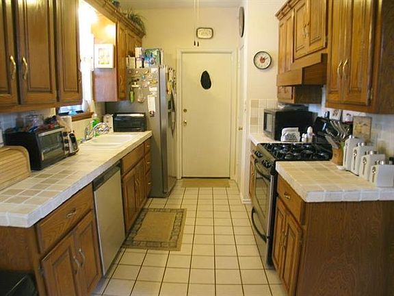 3rd image of 624 N Wedgewood Dr