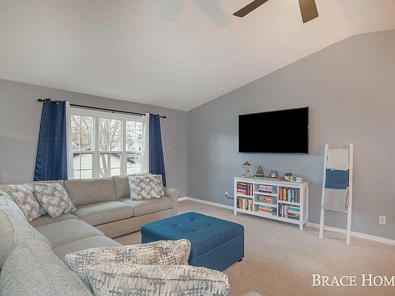 4th image of 1335 Lamont Ave NW