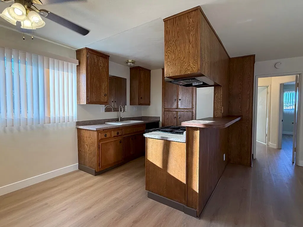 660 Stanley Ave — Photo 4