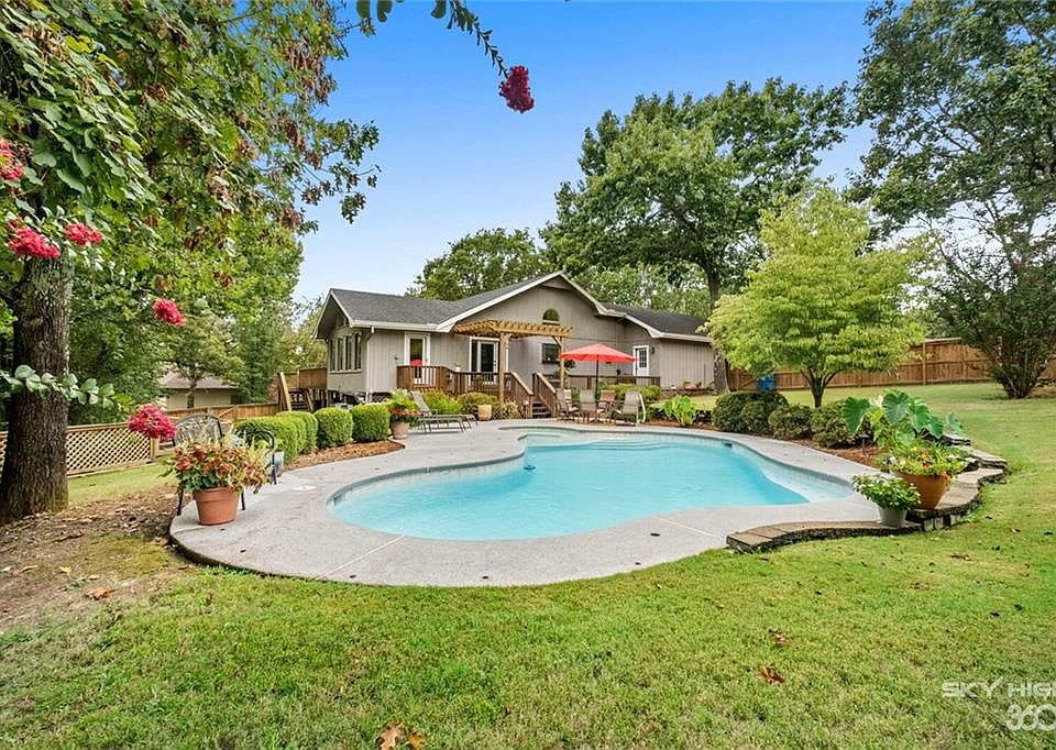 1st image of 1 Lomond Ln