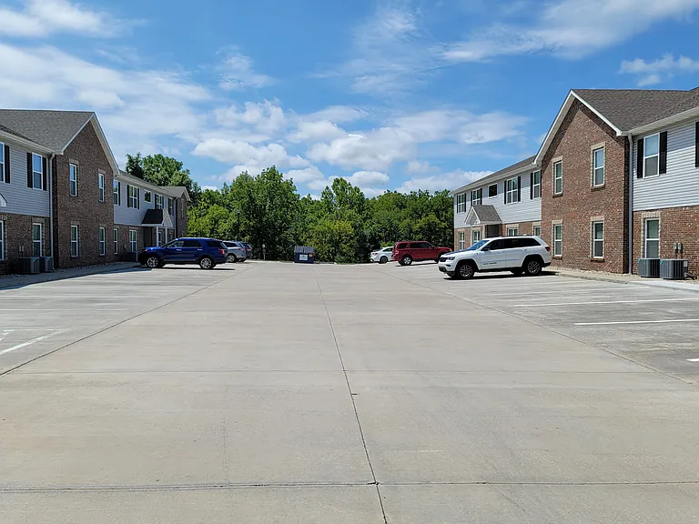 1 Hundred West Apartments — Photo 24