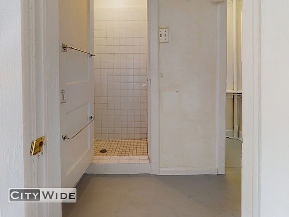 4th image of 1007 2nd Ave #2RW