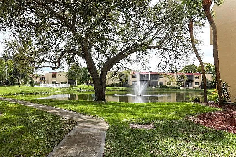 2050 Oleander Blvd — Photo 2